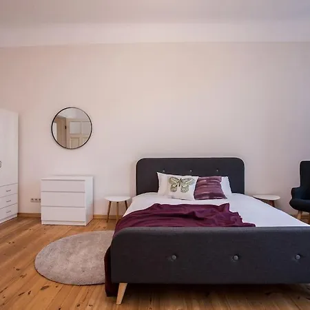 Apartment Spacious, Comfy 4br Center