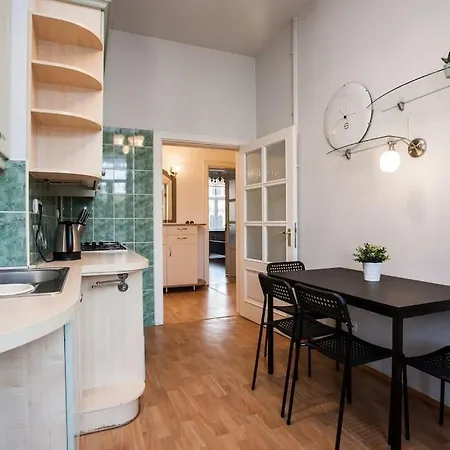 Apartment Spacious, Comfy 4br Center Riga